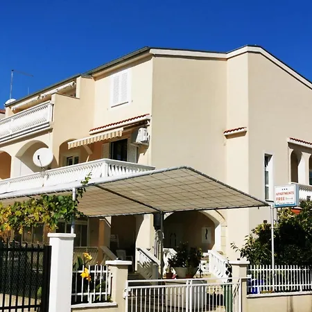Apartment Nancy Biograd Na Moru
